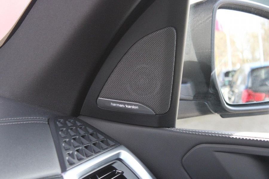 BMW X5 xDrive50e 490PK M-SPORT LAUNCH EDITION | PANORAMA SCHUIF/KANTEL DAK "SKY LOUNGE" | COMFORT STOELEN ELEKTRISCH VERSTELBAAR MET GEHEUGENFUNCTIE EN VERWARMBAAR VOOR EN ACHTER | LEDEREN BEKLEDING BMW INDIVIDUAL ZWART | EDELHOUT INTERIEURLIJSTEN | RIJASSISTENT-SYSTEEM DRIVING ASSISTANT PROFFESIONAL MET O.A. DODEHOEK DETECTIE EN ADAPTIVE CRUISE CONTROL | TRAVEL PAKKET | INNOVATIE-PAKKET: PARKEERASSISTENT-PAKKET PROFESSIONAL/ADAPTIEVE LED KOPLAMPEN/HARMAN/KARDON AUDIO SYSTEM/BMW LIVE PROFESSIONAL/RIJASSISTEN-SYSTEEM BMW GESTURE CONTROL/RIJSTROOK ASSISTENT/RIJSTROOKWISSEL ASSI