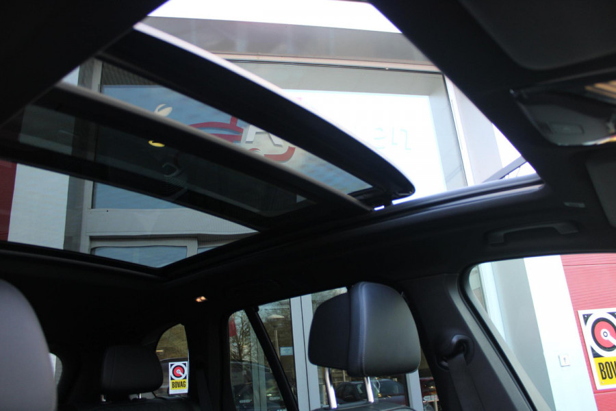 BMW X5 xDrive50e 490PK M-SPORT LAUNCH EDITION | PANORAMA SCHUIF/KANTEL DAK "SKY LOUNGE" | COMFORT STOELEN ELEKTRISCH VERSTELBAAR MET GEHEUGENFUNCTIE EN VERWARMBAAR VOOR EN ACHTER | LEDEREN BEKLEDING BMW INDIVIDUAL ZWART | EDELHOUT INTERIEURLIJSTEN | RIJASSISTENT-SYSTEEM DRIVING ASSISTANT PROFFESIONAL MET O.A. DODEHOEK DETECTIE EN ADAPTIVE CRUISE CONTROL | TRAVEL PAKKET | INNOVATIE-PAKKET: PARKEERASSISTENT-PAKKET PROFESSIONAL/ADAPTIEVE LED KOPLAMPEN/HARMAN/KARDON AUDIO SYSTEM/BMW LIVE PROFESSIONAL/RIJASSISTEN-SYSTEEM BMW GESTURE CONTROL/RIJSTROOK ASSISTENT/RIJSTROOKWISSEL ASSI