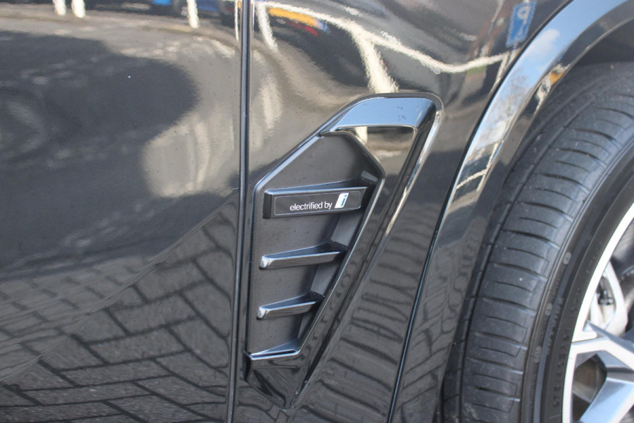 BMW X5 xDrive50e 490PK M-SPORT LAUNCH EDITION | PANORAMA SCHUIF/KANTEL DAK "SKY LOUNGE" | COMFORT STOELEN ELEKTRISCH VERSTELBAAR MET GEHEUGENFUNCTIE EN VERWARMBAAR VOOR EN ACHTER | LEDEREN BEKLEDING BMW INDIVIDUAL ZWART | EDELHOUT INTERIEURLIJSTEN | RIJASSISTENT-SYSTEEM DRIVING ASSISTANT PROFFESIONAL MET O.A. DODEHOEK DETECTIE EN ADAPTIVE CRUISE CONTROL | TRAVEL PAKKET | INNOVATIE-PAKKET: PARKEERASSISTENT-PAKKET PROFESSIONAL/ADAPTIEVE LED KOPLAMPEN/HARMAN/KARDON AUDIO SYSTEM/BMW LIVE PROFESSIONAL/RIJASSISTEN-SYSTEEM BMW GESTURE CONTROL/RIJSTROOK ASSISTENT/RIJSTROOKWISSEL ASSI