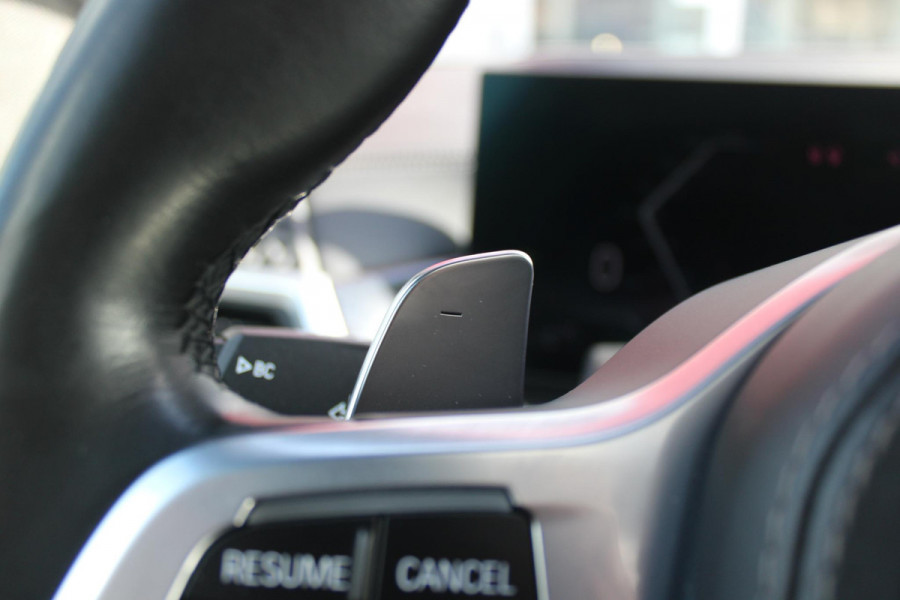 BMW X5 xDrive50e 490PK M-SPORT LAUNCH EDITION | PANORAMA SCHUIF/KANTEL DAK "SKY LOUNGE" | COMFORT STOELEN ELEKTRISCH VERSTELBAAR MET GEHEUGENFUNCTIE EN VERWARMBAAR VOOR EN ACHTER | LEDEREN BEKLEDING BMW INDIVIDUAL ZWART | EDELHOUT INTERIEURLIJSTEN | RIJASSISTENT-SYSTEEM DRIVING ASSISTANT PROFFESIONAL MET O.A. DODEHOEK DETECTIE EN ADAPTIVE CRUISE CONTROL | TRAVEL PAKKET | INNOVATIE-PAKKET: PARKEERASSISTENT-PAKKET PROFESSIONAL/ADAPTIEVE LED KOPLAMPEN/HARMAN/KARDON AUDIO SYSTEM/BMW LIVE PROFESSIONAL/RIJASSISTEN-SYSTEEM BMW GESTURE CONTROL/RIJSTROOK ASSISTENT/RIJSTROOKWISSEL ASSI