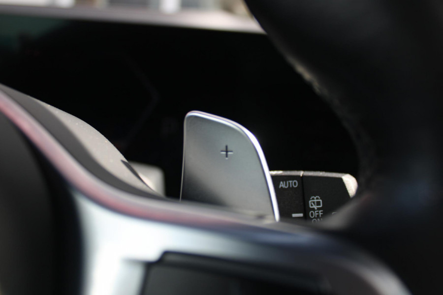 BMW X5 xDrive50e 490PK M-SPORT LAUNCH EDITION | PANORAMA SCHUIF/KANTEL DAK "SKY LOUNGE" | COMFORT STOELEN ELEKTRISCH VERSTELBAAR MET GEHEUGENFUNCTIE EN VERWARMBAAR VOOR EN ACHTER | LEDEREN BEKLEDING BMW INDIVIDUAL ZWART | EDELHOUT INTERIEURLIJSTEN | RIJASSISTENT-SYSTEEM DRIVING ASSISTANT PROFFESIONAL MET O.A. DODEHOEK DETECTIE EN ADAPTIVE CRUISE CONTROL | TRAVEL PAKKET | INNOVATIE-PAKKET: PARKEERASSISTENT-PAKKET PROFESSIONAL/ADAPTIEVE LED KOPLAMPEN/HARMAN/KARDON AUDIO SYSTEM/BMW LIVE PROFESSIONAL/RIJASSISTEN-SYSTEEM BMW GESTURE CONTROL/RIJSTROOK ASSISTENT/RIJSTROOKWISSEL ASSI