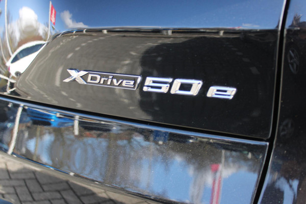 BMW X5 xDrive50e 490PK M-SPORT LAUNCH EDITION | PANORAMA SCHUIF/KANTEL DAK "SKY LOUNGE" | COMFORT STOELEN ELEKTRISCH VERSTELBAAR MET GEHEUGENFUNCTIE EN VERWARMBAAR VOOR EN ACHTER | LEDEREN BEKLEDING BMW INDIVIDUAL ZWART | EDELHOUT INTERIEURLIJSTEN | RIJASSISTENT-SYSTEEM DRIVING ASSISTANT PROFFESIONAL MET O.A. DODEHOEK DETECTIE EN ADAPTIVE CRUISE CONTROL | TRAVEL PAKKET | INNOVATIE-PAKKET: PARKEERASSISTENT-PAKKET PROFESSIONAL/ADAPTIEVE LED KOPLAMPEN/HARMAN/KARDON AUDIO SYSTEM/BMW LIVE PROFESSIONAL/RIJASSISTEN-SYSTEEM BMW GESTURE CONTROL/RIJSTROOK ASSISTENT/RIJSTROOKWISSEL ASSI