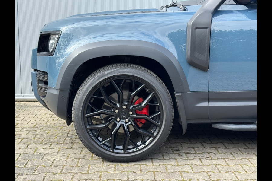 Land Rover Defender 110 P300 110 X-DYNAMIC LEDER LUCHTVERING PANORAMADAK URBAN