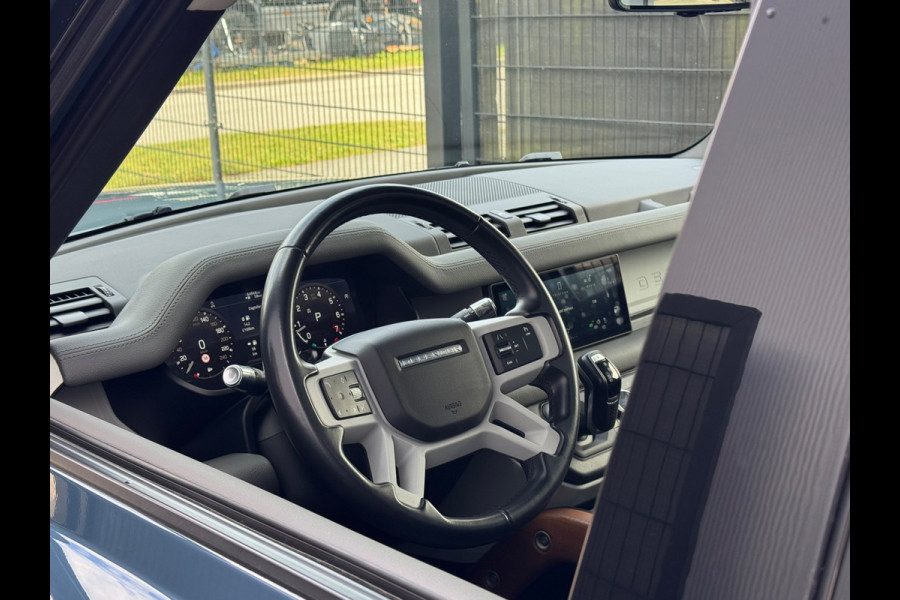 Land Rover Defender 110 P300 110 X-DYNAMIC LEDER LUCHTVERING PANORAMADAK URBAN