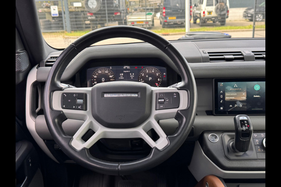 Land Rover Defender 110 P300 110 X-DYNAMIC LEDER LUCHTVERING PANORAMADAK URBAN