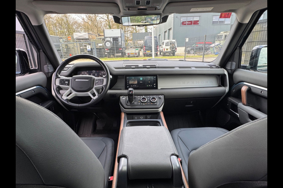 Land Rover Defender 110 P300 110 X-DYNAMIC LEDER LUCHTVERING PANORAMADAK URBAN