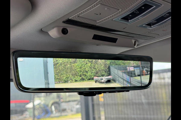 Land Rover Defender 110 P300 110 X-DYNAMIC LEDER LUCHTVERING PANORAMADAK URBAN