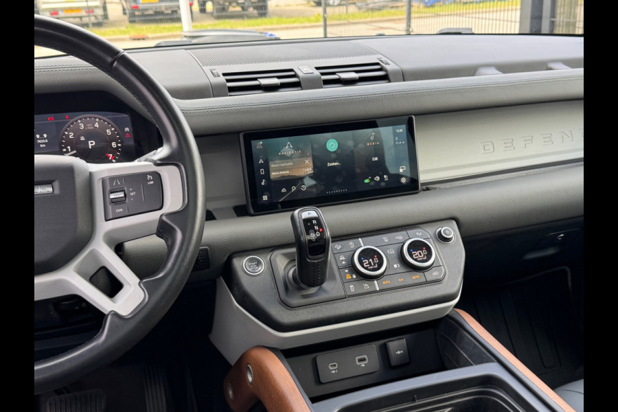 Land Rover Defender 110 P300 110 X-DYNAMIC LEDER LUCHTVERING PANORAMADAK URBAN