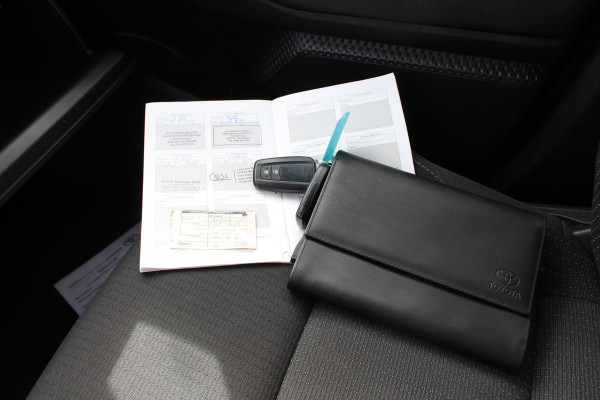 Toyota C-HR 1.8 Hybrid Style rijklaar prijs CAMERA VERWARMBARE STOELEN CLIMA