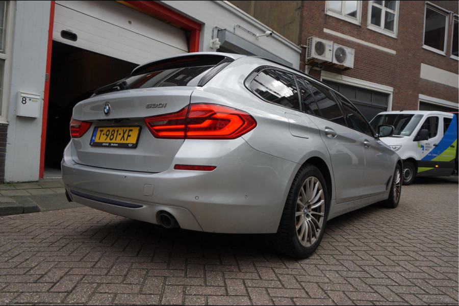 BMW 5 Serie Touring 530i High Executive Sport Line | PANO * HUD * Sfeerverlichting * Adaptive + Lane * Wegklapbare trekhaak * Comfortzetels * BMW onderhouden *
