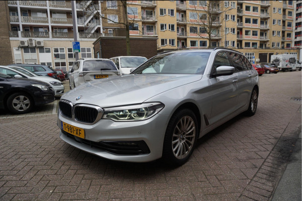 BMW 5 Serie Touring 530i High Executive Sport Line | PANO * HUD * Sfeerverlichting * Adaptive + Lane * Wegklapbare trekhaak * Comfortzetels * BMW onderhouden *