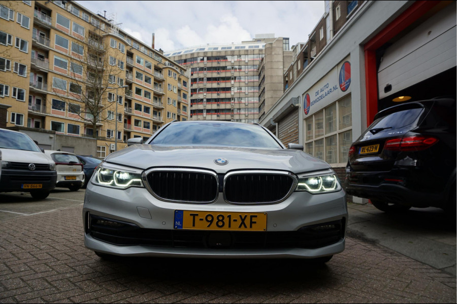 BMW 5 Serie Touring 530i High Executive Sport Line | PANO * HUD * Sfeerverlichting * Adaptive + Lane * Wegklapbare trekhaak * Comfortzetels * BMW onderhouden *