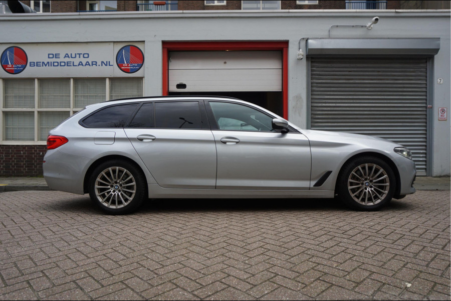 BMW 5 Serie Touring 530i High Executive Sport Line | PANO * HUD * Sfeerverlichting * Adaptive + Lane * Wegklapbare trekhaak * Comfortzetels * BMW onderhouden *