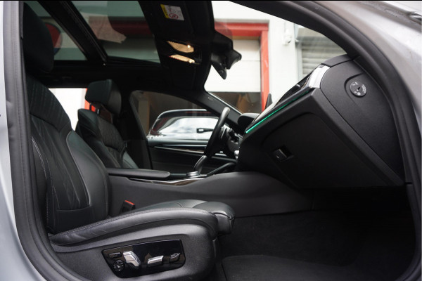 BMW 5 Serie Touring 530i High Executive Sport Line | PANO * HUD * Sfeerverlichting * Adaptive + Lane * Wegklapbare trekhaak * Comfortzetels * BMW onderhouden *