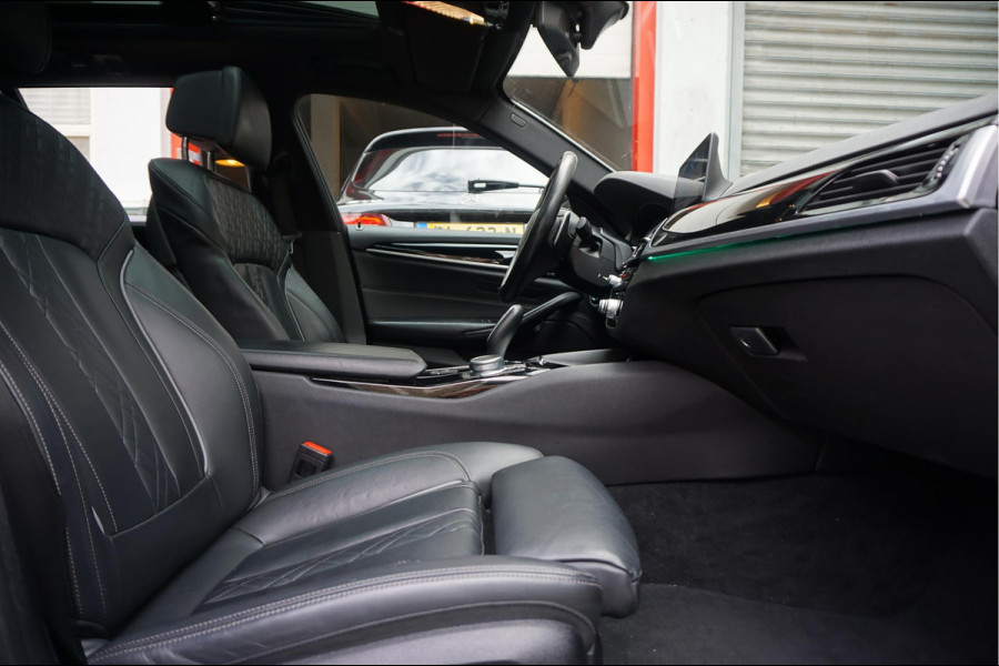 BMW 5 Serie Touring 530i High Executive Sport Line | PANO * HUD * Sfeerverlichting * Adaptive + Lane * Wegklapbare trekhaak * Comfortzetels * BMW onderhouden *