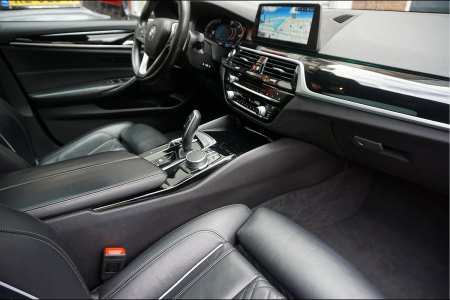BMW 5 Serie Touring 530i High Executive Sport Line | PANO * HUD * Sfeerverlichting * Adaptive + Lane * Wegklapbare trekhaak * Comfortzetels * BMW onderhouden *