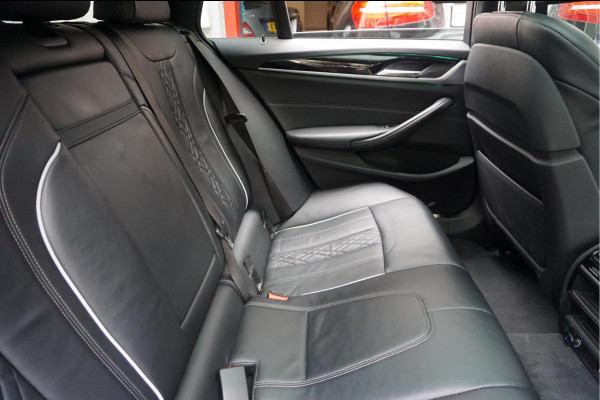 BMW 5 Serie Touring 530i High Executive Sport Line | PANO * HUD * Sfeerverlichting * Adaptive + Lane * Wegklapbare trekhaak * Comfortzetels * BMW onderhouden *