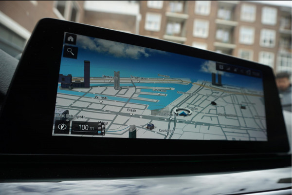 BMW 5 Serie Touring 530i High Executive Sport Line | PANO * HUD * Sfeerverlichting * Adaptive + Lane * Wegklapbare trekhaak * Comfortzetels * BMW onderhouden *