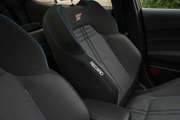 Ford Fiesta 1.5 EcoBoost ST-3 Panoramadak Cruise Recaro LED Keyless