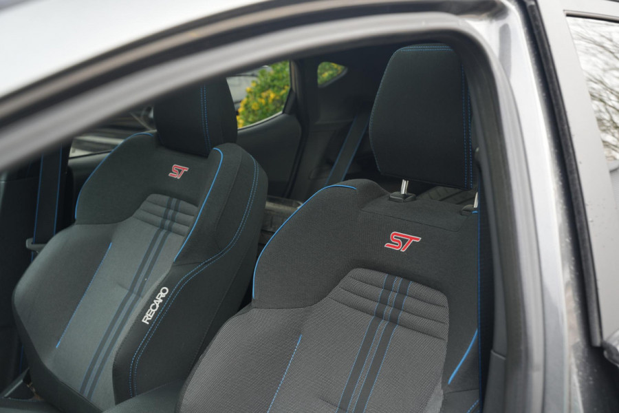 Ford Fiesta 1.5 EcoBoost ST-3 Panoramadak Cruise Recaro LED Keyless