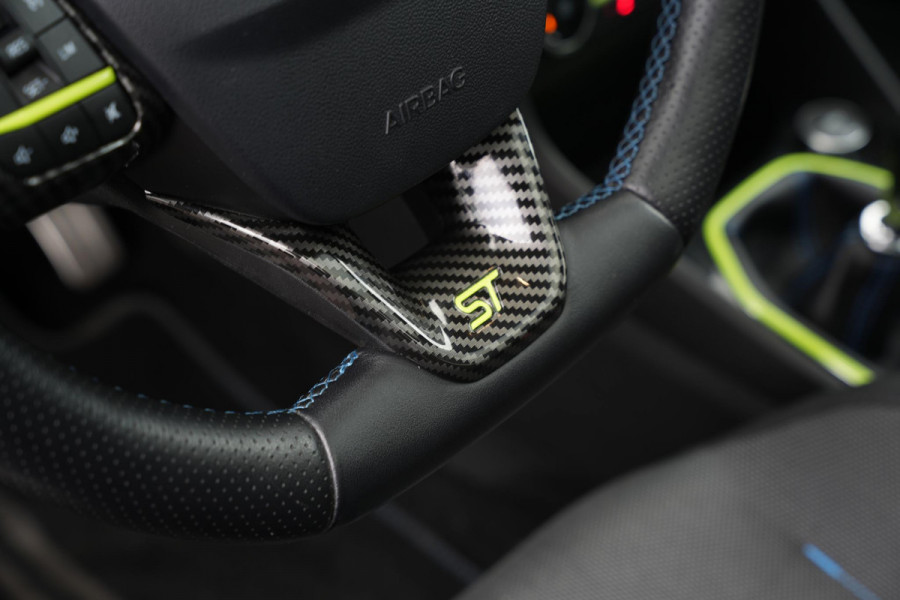 Ford Fiesta 1.5 EcoBoost ST-3 Panoramadak Cruise Recaro LED Keyless