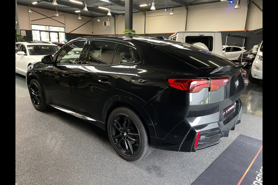 BMW X2 SDrive20i M-Sport Launch Edition NAP MASSAGE PANO GARANTIE EL.TREKHAAK