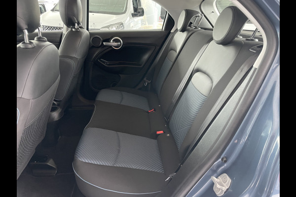 Fiat 500X 1.4 Turbo MultiAir Mirror Achteruitrijcamera - Navigatie - Apple carplay - Airco - Cruise control - Parkeersensor achter - Radio - Dakrails - Bluetooth - Elektrische ramen - Licht metalen velgen 17 inch - Start/ stop systeem - Stuur leder - Stuur multifunctioneel - Door ons nieuw geleverd - Altijd door ons onderhouden