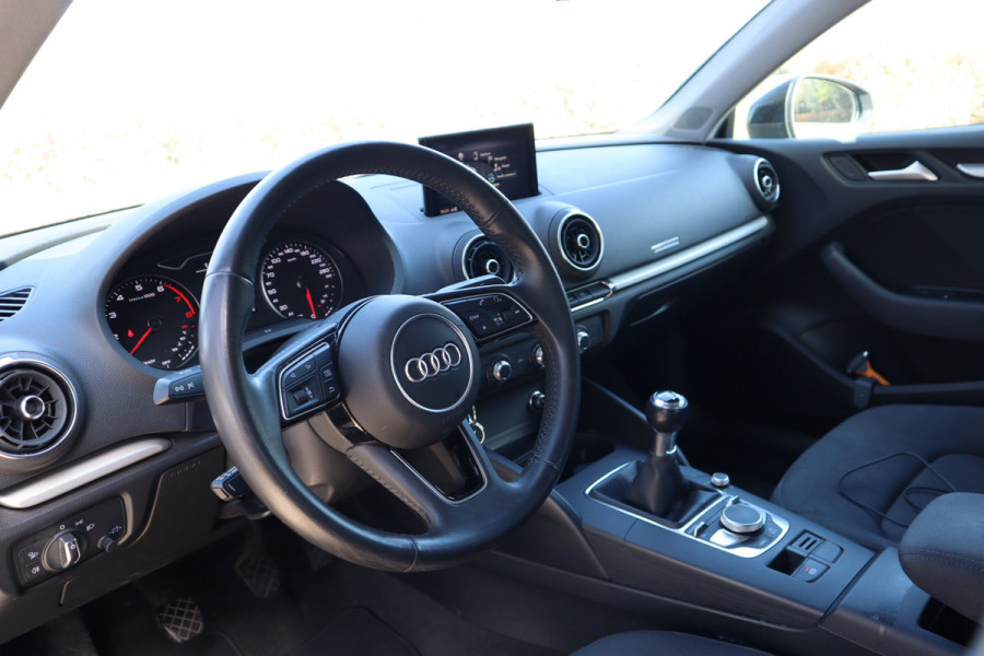 Audi A3 Limousine 30 TFSI Pro Line | Navi | Cruise control | DAB |