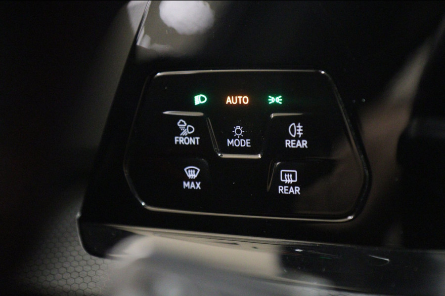 Volkswagen Golf 2.0 TSI GTI CLUBSPORT /PANO/CARPLAY/ACC/BLINDSPOT/SFEER/VOL