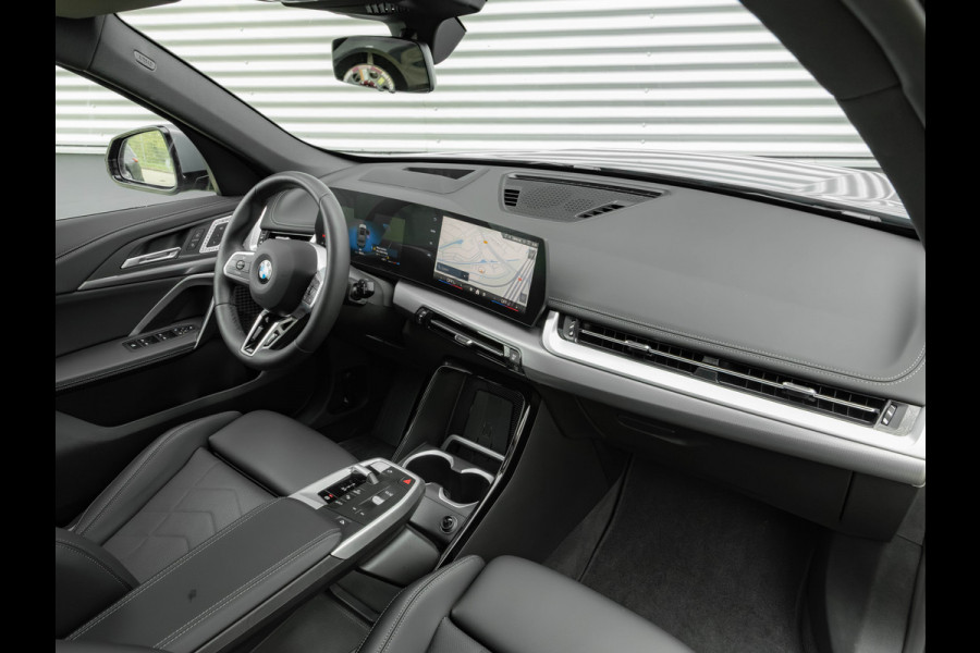 BMW X1 sDrive18i M-Sport Pro - Pano - Memoryzetel - Trekhaak - ACC - Head-Up - Harman Kardon