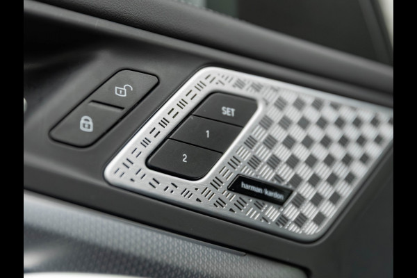 BMW X1 sDrive18i M-Sport Pro - Pano - Memoryzetel - Trekhaak - ACC - Head-Up - Harman Kardon