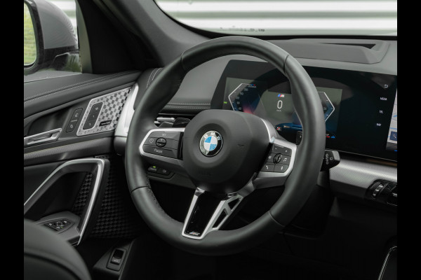 BMW X1 sDrive18i M-Sport Pro - Pano - Memoryzetel - Trekhaak - ACC - Head-Up - Harman Kardon