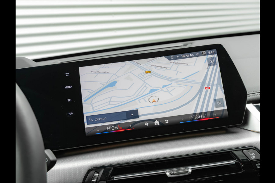 BMW X1 sDrive18i M-Sport Pro - Pano - Memoryzetel - Trekhaak - ACC - Head-Up - Harman Kardon