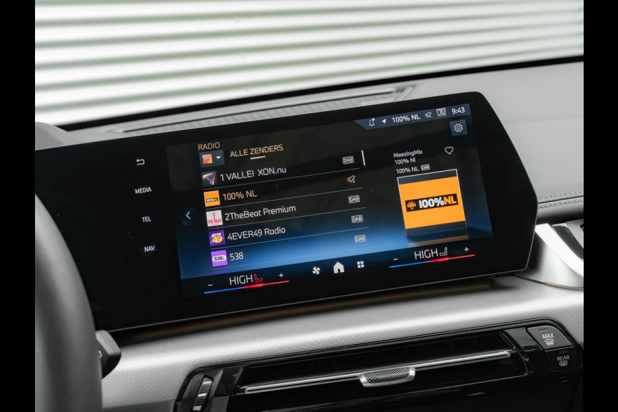 BMW X1 sDrive18i M-Sport Pro - Pano - Memoryzetel - Trekhaak - ACC - Head-Up - Harman Kardon