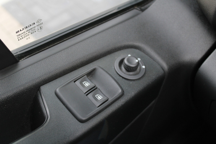 Renault Trafic Passenger 2.0 dCi 120 Grand Life 120pk 9 Zits - Prijs incl. BTW - Airco - Cruise - LED - Navi - Bluetooth - Rijklaar