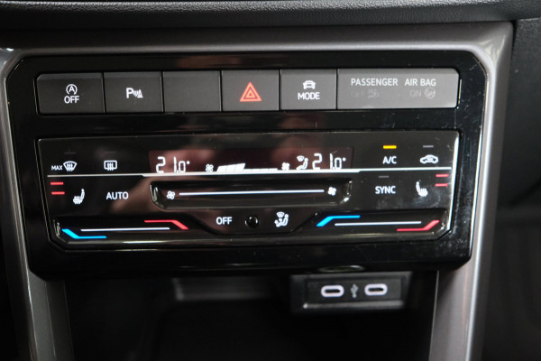 Volkswagen T-Cross 1.0 TSI Style Automaat - Airco, Cruise, Navi, PDC, Camera Carplay, Stoelverwarming.