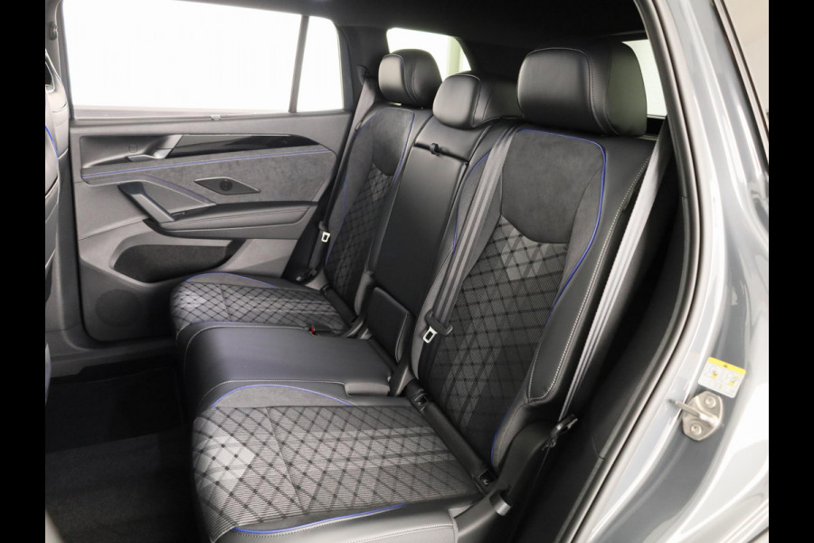 Volkswagen Tayron 1.5 eHybrid R-Line Edition 272 pk Automaat (DSG) | Navigatie | Panoramadak | Parkeersensoren (Park assist) | Achteruitrijcamera | Black Style pakket | R-Line |