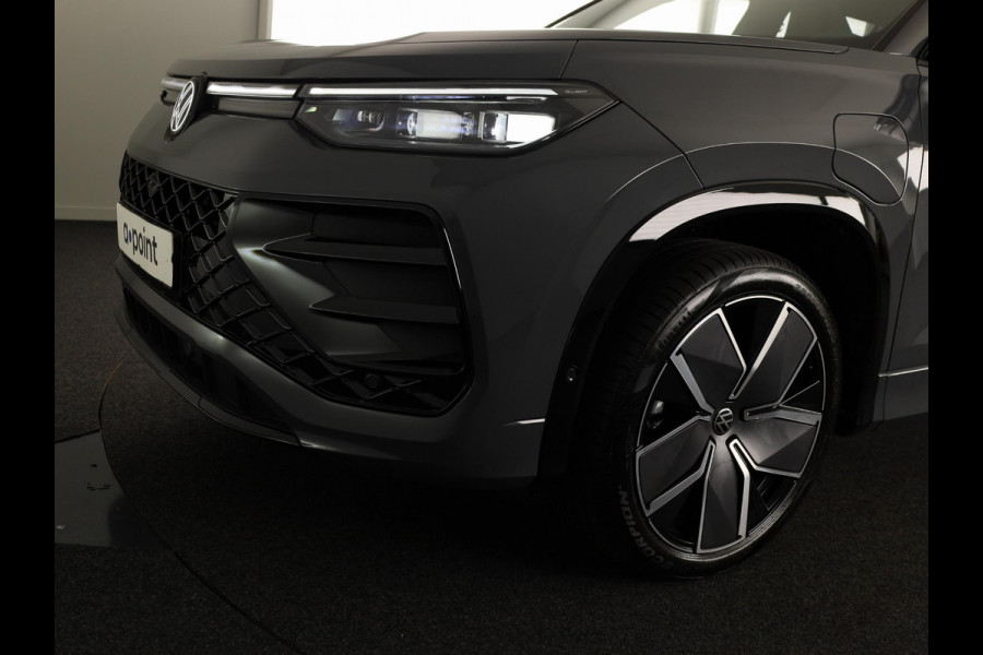 Volkswagen Tayron 1.5 eHybrid R-Line Edition 272 pk Automaat (DSG) | Navigatie | Panoramadak | Parkeersensoren (Park assist) | Achteruitrijcamera | Black Style pakket | R-Line |