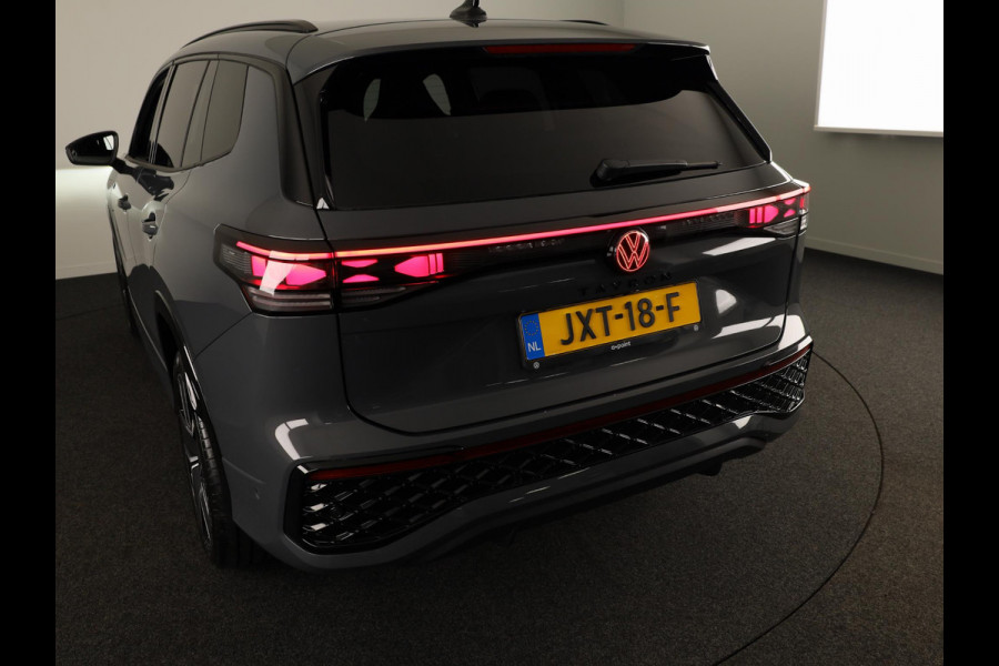 Volkswagen Tayron 1.5 eHybrid R-Line Edition 272 pk Automaat (DSG) | Navigatie | Panoramadak | Parkeersensoren (Park assist) | Achteruitrijcamera | Black Style pakket | R-Line |