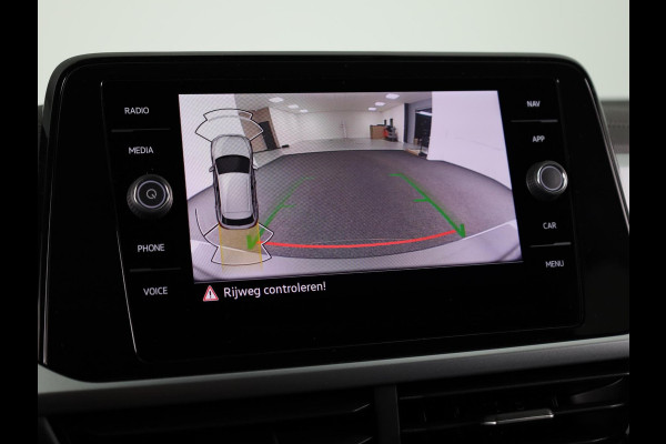 Volkswagen T-Roc Life Edition 1.5 110 kW / 150 pk TSI SUV 7 versn. | Verlengde garantie | Private lease vanaf € 699,- pm | Navigatie via App | Parkeersensoren (Park assist) | Achteruitrijcamera | Adaptieve cruise control |