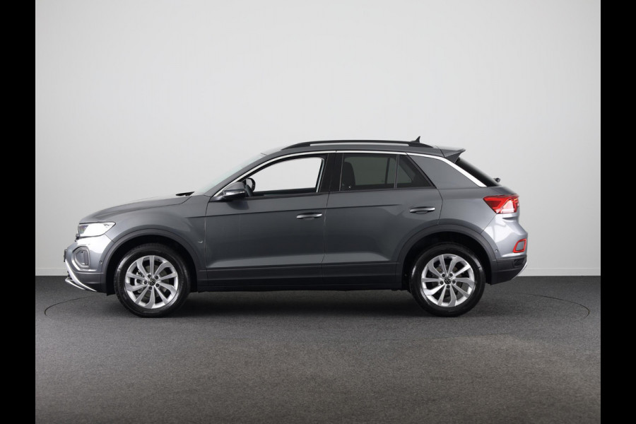 Volkswagen T-Roc Life Edition 1.5 110 kW / 150 pk TSI SUV 7 versn. | Verlengde garantie | Private lease vanaf € 699,- pm | Navigatie via App | Parkeersensoren (Park assist) | Achteruitrijcamera | Adaptieve cruise control |