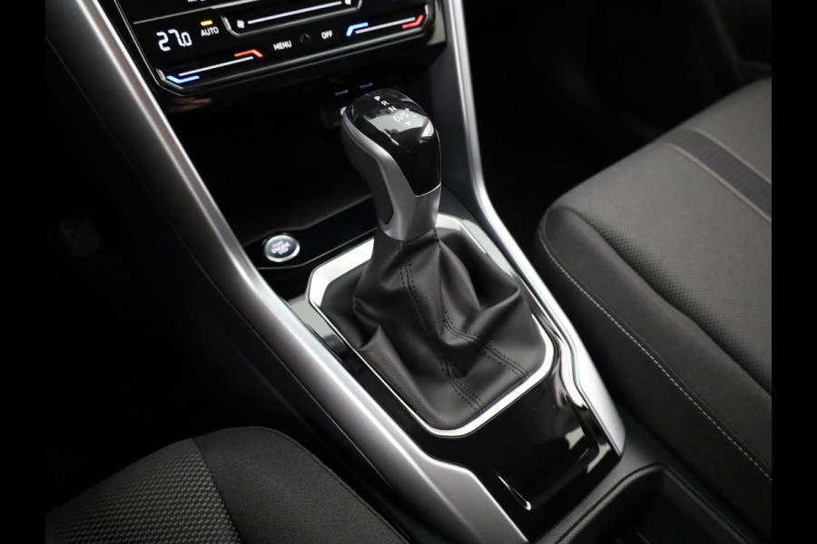 Volkswagen T-Roc Life Edition 1.5 110 kW / 150 pk TSI SUV 7 versn. | Verlengde garantie | Private lease vanaf € 699,- pm | Navigatie via App | Parkeersensoren (Park assist) | Achteruitrijcamera | Adaptieve cruise control |