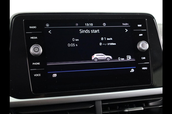 Volkswagen T-Roc Life Edition 1.5 110 kW / 150 pk TSI SUV 7 versn. | Verlengde garantie | Private lease vanaf € 699,- pm | Navigatie via App | Parkeersensoren (Park assist) | Achteruitrijcamera | Adaptieve cruise control |
