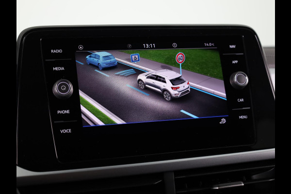 Volkswagen T-Roc Life Edition 1.5 110 kW / 150 pk TSI SUV 7 versn. | Verlengde garantie | Private lease vanaf € 699,- pm | Navigatie via App | Parkeersensoren (Park assist) | Achteruitrijcamera | Adaptieve cruise control |