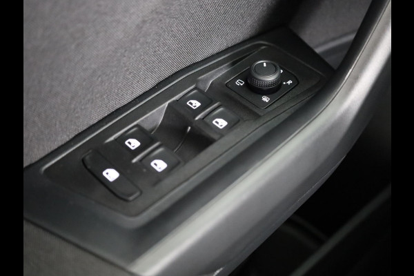 Volkswagen T-Roc Life Edition 1.5 110 kW / 150 pk TSI SUV 7 versn. | Verlengde garantie | Private lease vanaf € 699,- pm | Navigatie via App | Parkeersensoren (Park assist) | Achteruitrijcamera | Adaptieve cruise control |