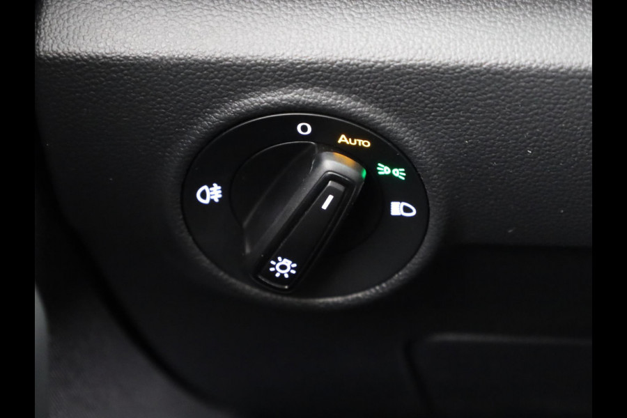 Volkswagen T-Roc Life Edition 1.5 110 kW / 150 pk TSI SUV 7 versn. | Verlengde garantie | Private lease vanaf € 699,- pm | Navigatie via App | Parkeersensoren (Park assist) | Achteruitrijcamera | Adaptieve cruise control |