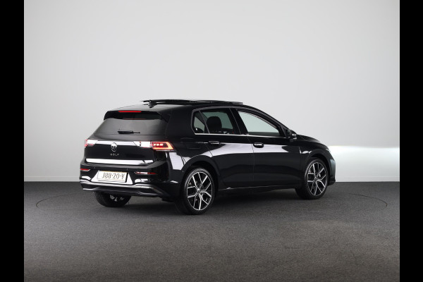 Volkswagen Golf 1.5 eHybrid Style Edition 204PK | Panoramadak | Wegklapbare trekhaak | Sportonderstel | Led matrix | Stoelverwarming | 18 Inch