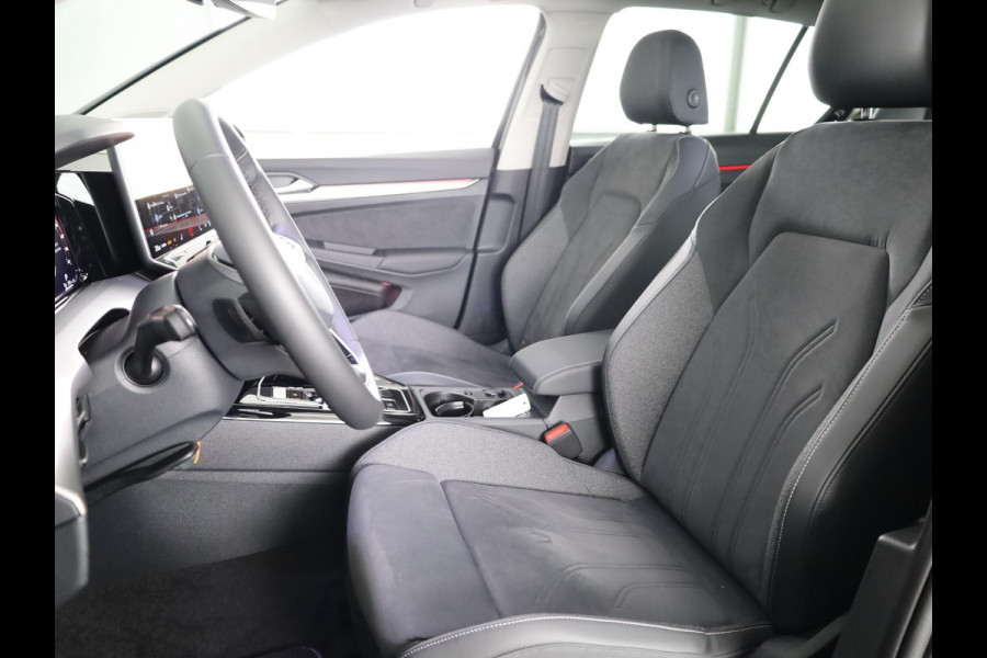 Volkswagen Golf 1.5 eHybrid Style Edition 204PK | Panoramadak | Wegklapbare trekhaak | Sportonderstel | Led matrix | Stoelverwarming | 18 Inch