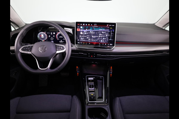 Volkswagen Golf 1.5 eHybrid Style Edition 204PK | Panoramadak | Wegklapbare trekhaak | Sportonderstel | Led matrix | Stoelverwarming | 18 Inch