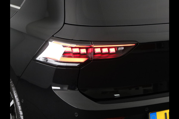 Volkswagen Golf 1.5 eHybrid Style Edition 204PK | Panoramadak | Wegklapbare trekhaak | Sportonderstel | Led matrix | Stoelverwarming | 18 Inch
